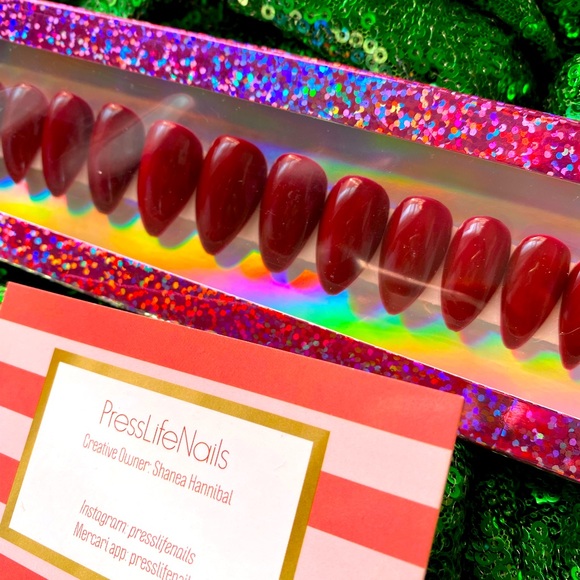 Holiday Red Press on Nail Set - Picture 3 of 3